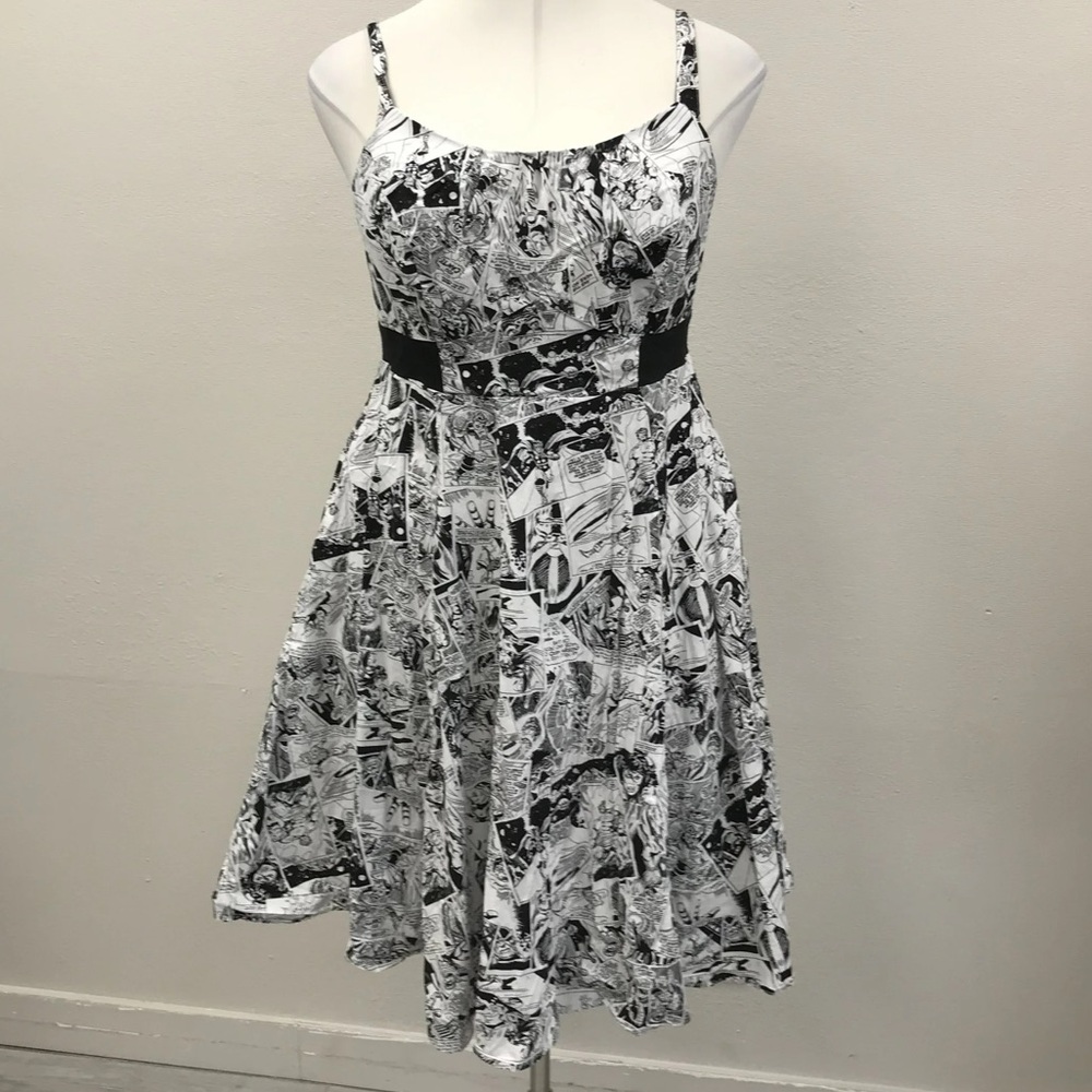 Her Universe Black and White Graphic Midi Dress